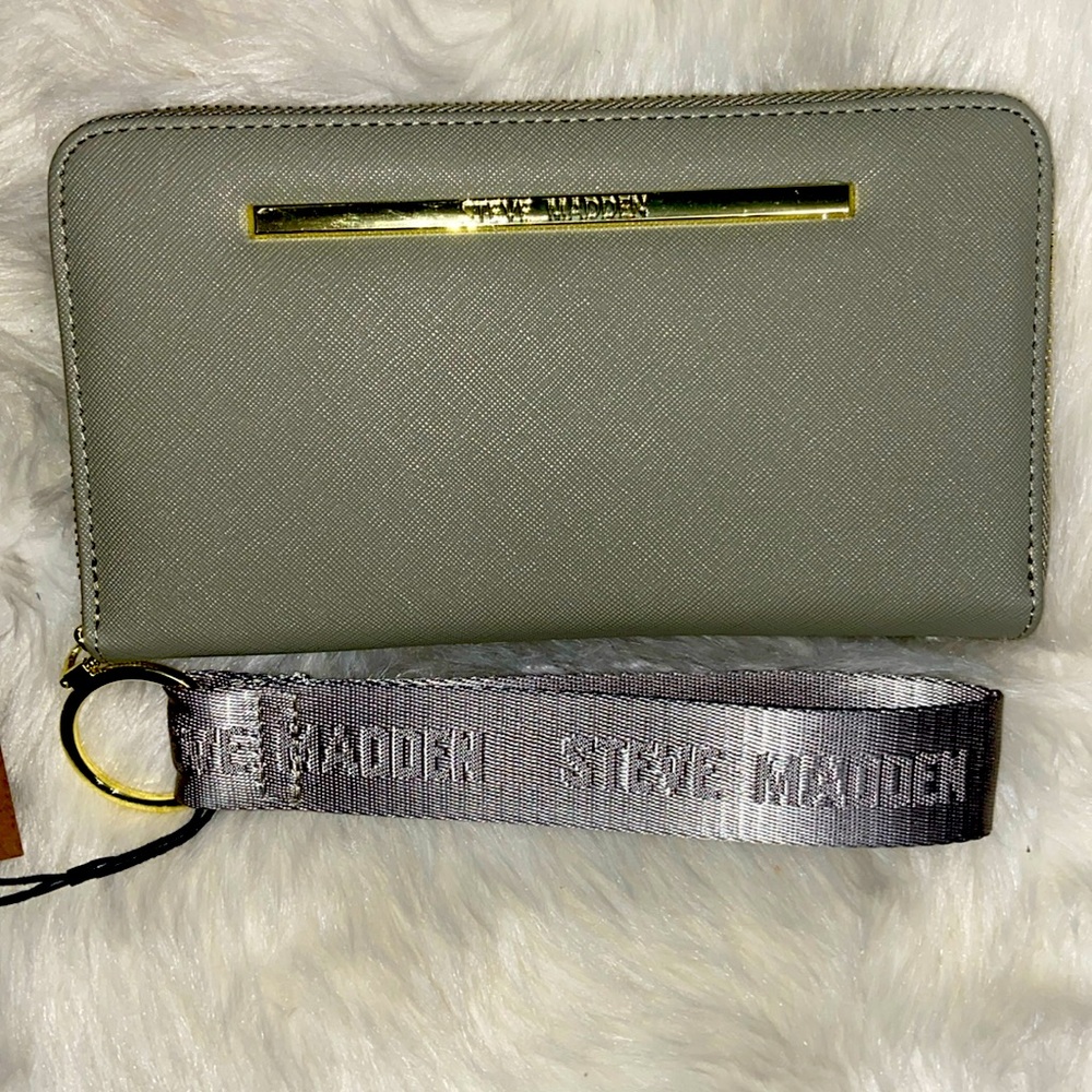 NWT Olive green Steve Madden wristlet/wallet